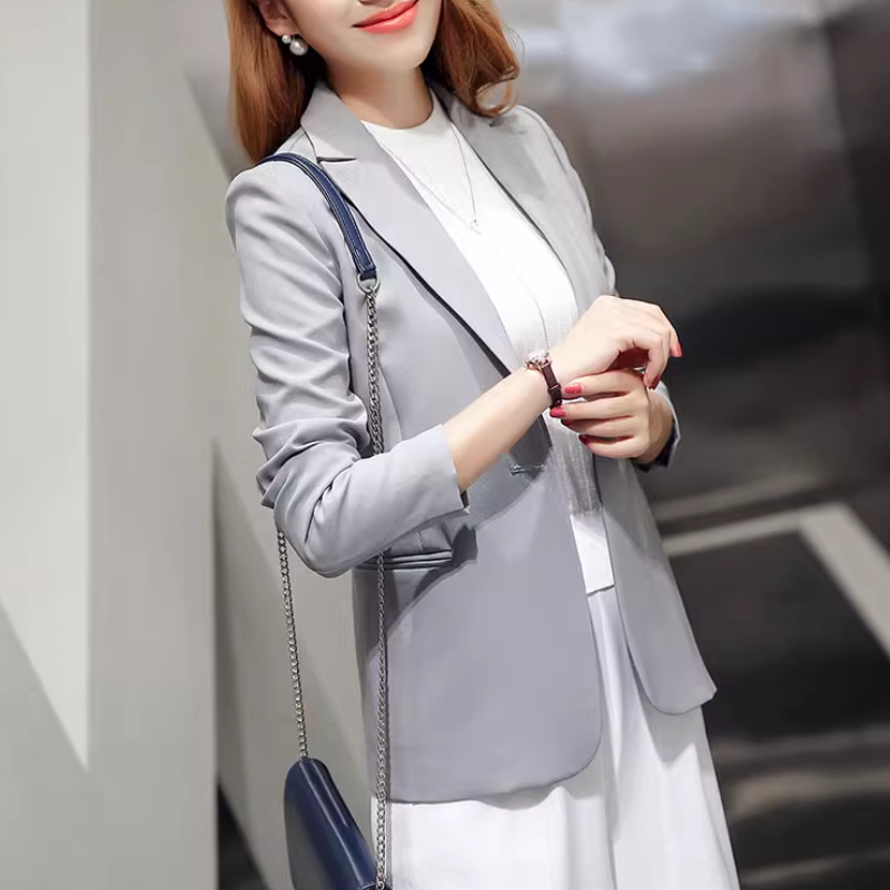 Stilla | Elegant Dame Blazer Med Knaplukning Ned Til Anklen