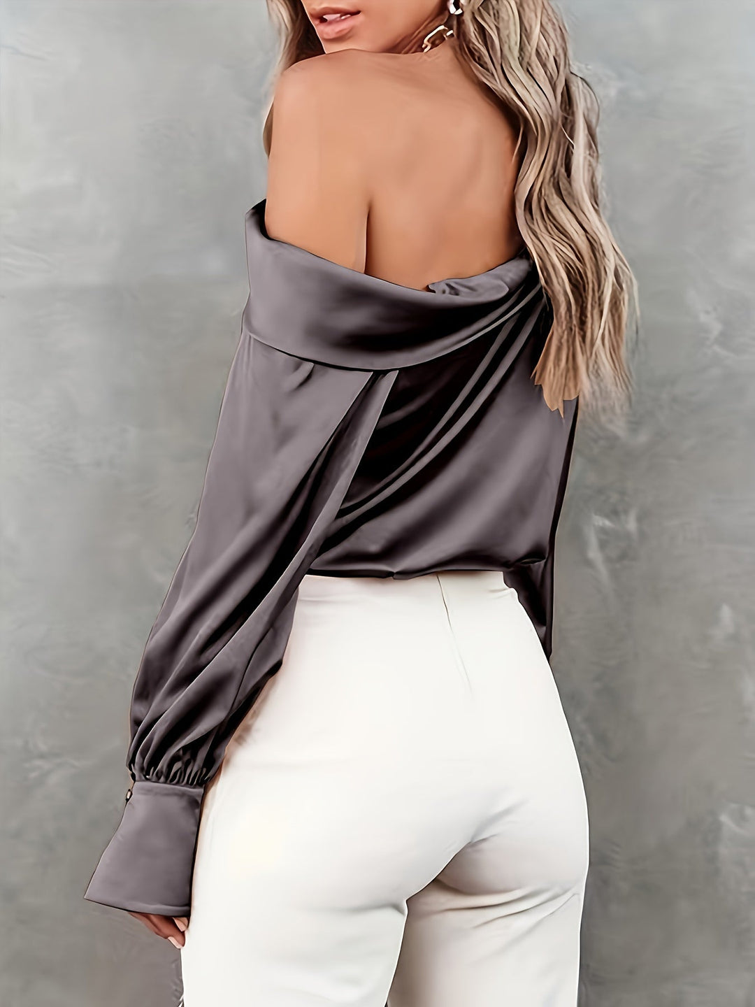 Stilla | Elegant Dambluse Med Asymmetrisk Udskæring Enfarvet, Langærmet, Fantastisk