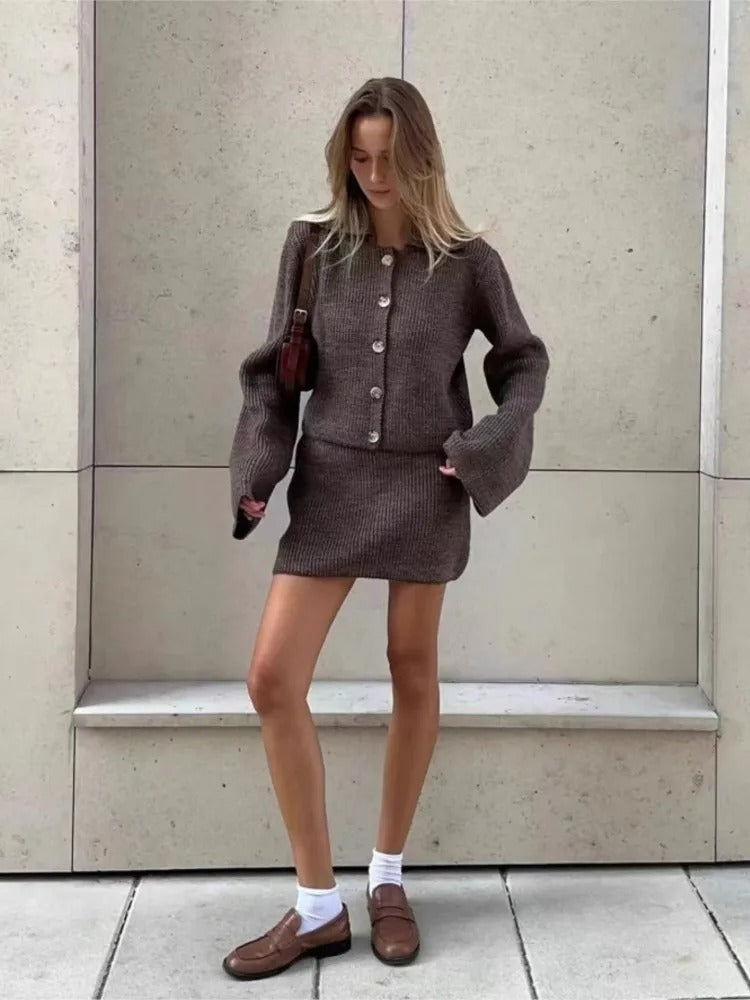 Stilla | Cozy Strik Cardigan og Casual Mini Nederdel Sæt