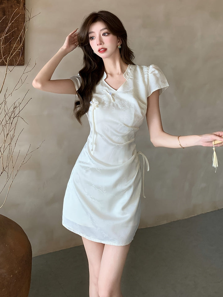 Stilla | Elegant Satin Sommerkjole Beige, V-Udskæring, Kort Ærme, Snor Taljen, A-Formet Skæring