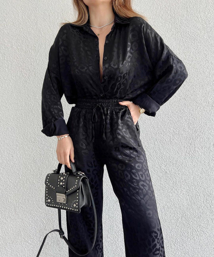 Stilla | Sæt Af Trykt Satin Leopard skjorte Og Bukser