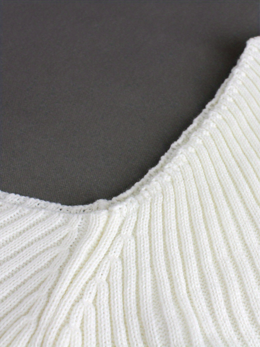 Stilla | Pullover i ribstrik med asymmetrisk udskæring