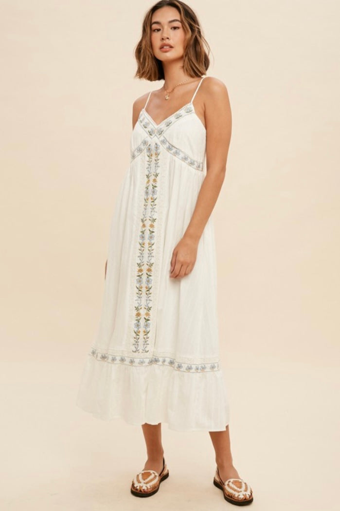 Stilla | Broderet Midi Kjole Sommerbrise