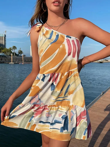 Stilla | Elegant Sommerkjole Med Én Skulder, Geometrisk Print, Asymmetrisk Udskæring Og Flæser