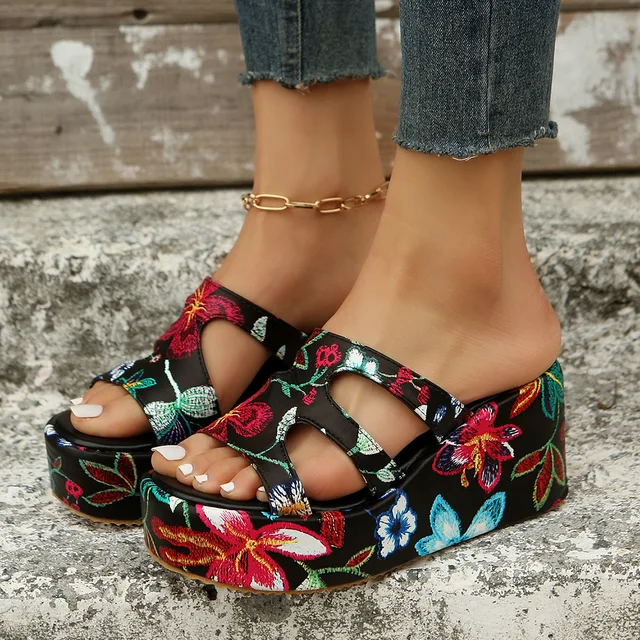 Stilla | Sommer Sko Floral Kilehælsandaler