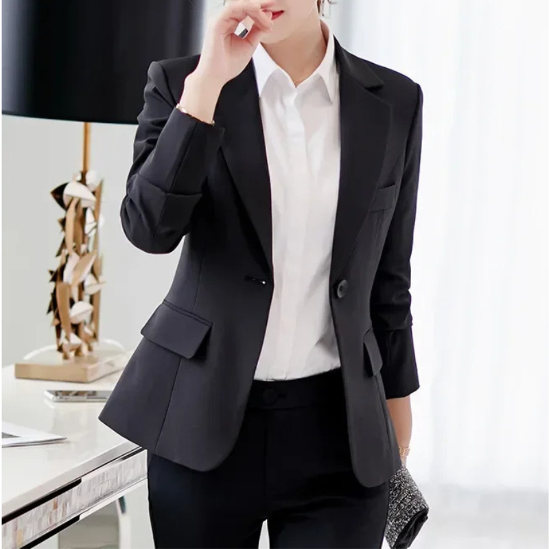 Stilla | Elegant Dame Blazer Med Knaplukning Ved Anklen