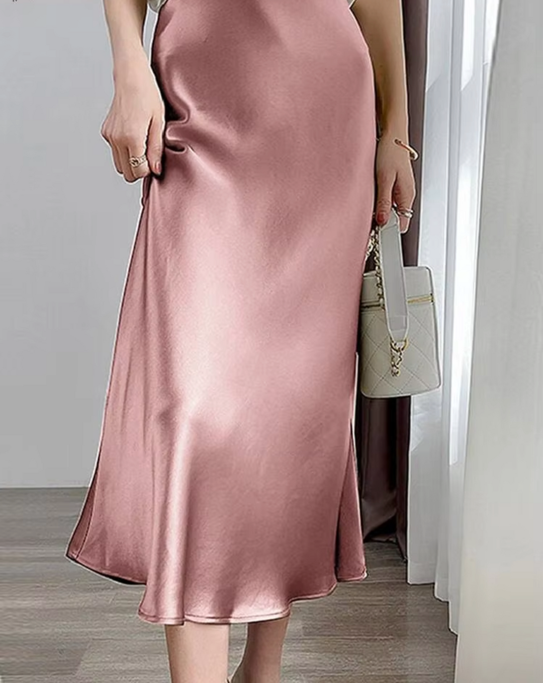 Stilla | Elegant Satin Silderock