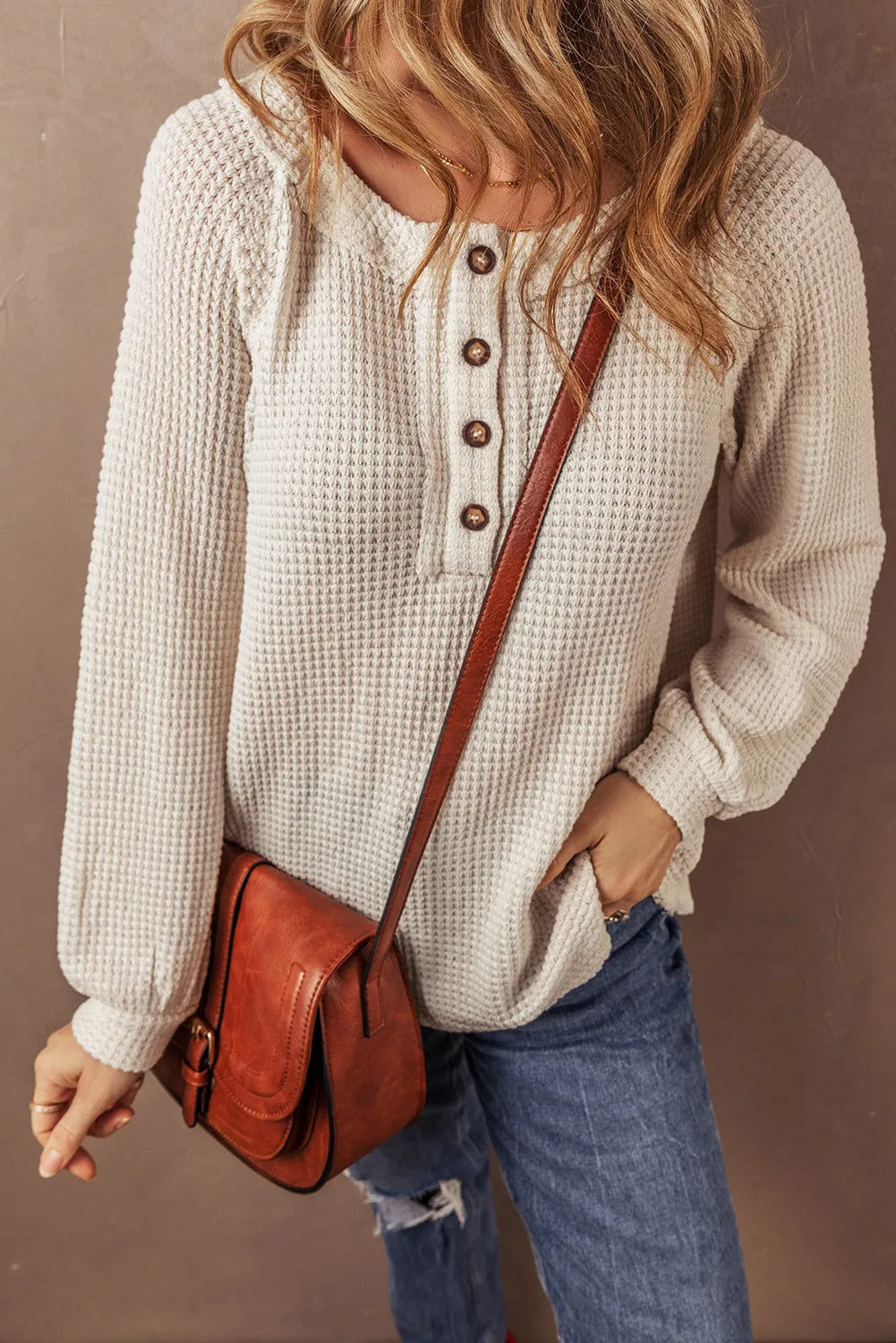 Stilla | Pullover med kort krave lavet af struktureret strik med halve knapper