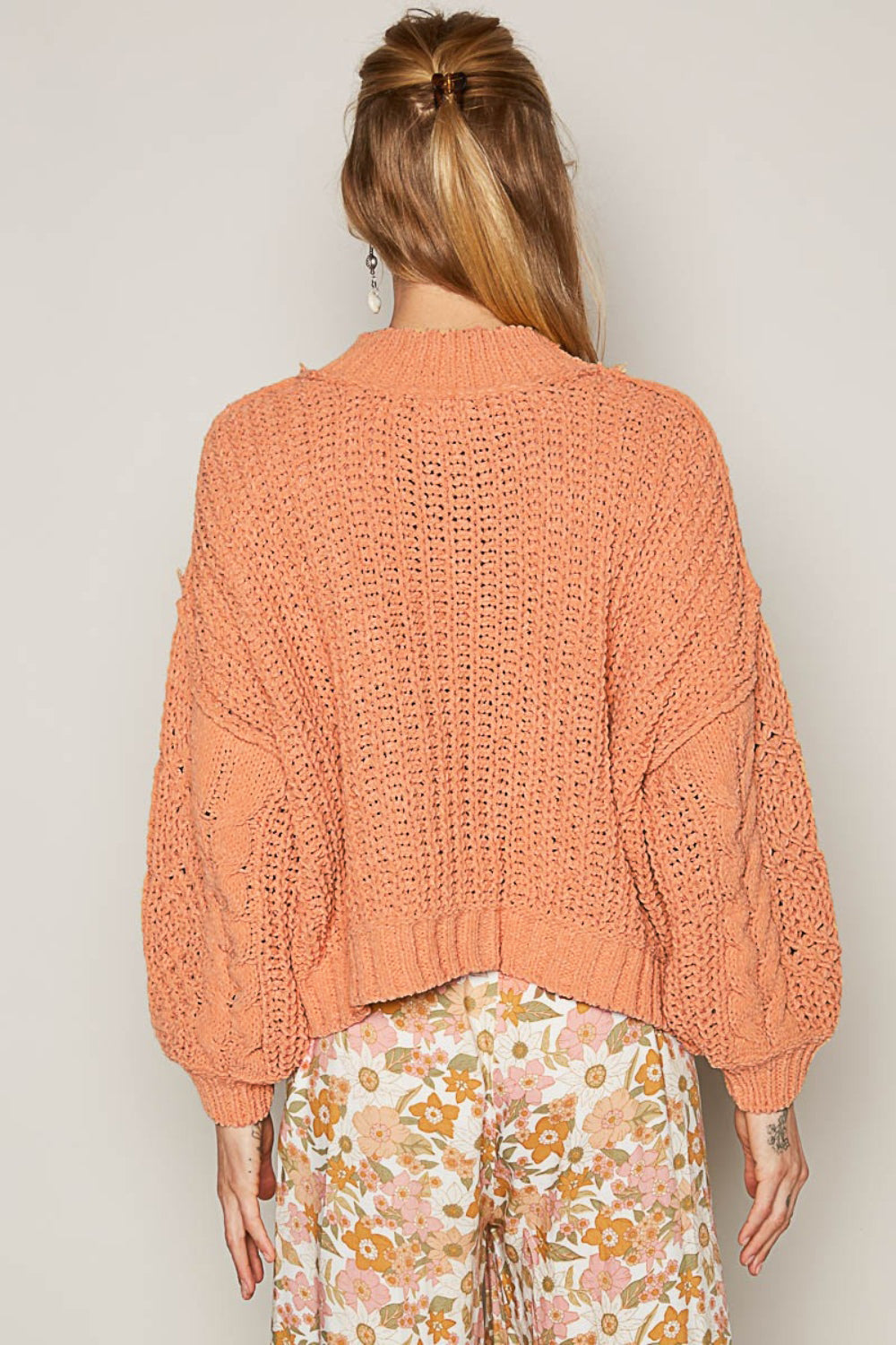 Stilla | Pullover med høj krave og kabeltwisted strik