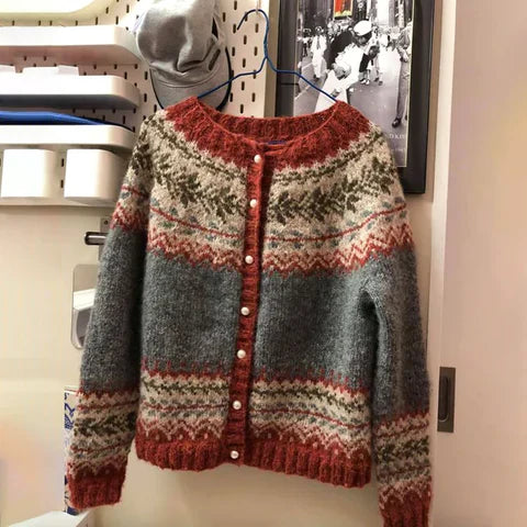 Stilla | Retro-Knap-Strikpullover