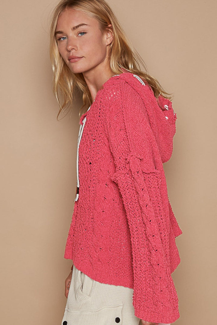 Stilla | Pullover i Chenille med Twisted Strik og Hætte