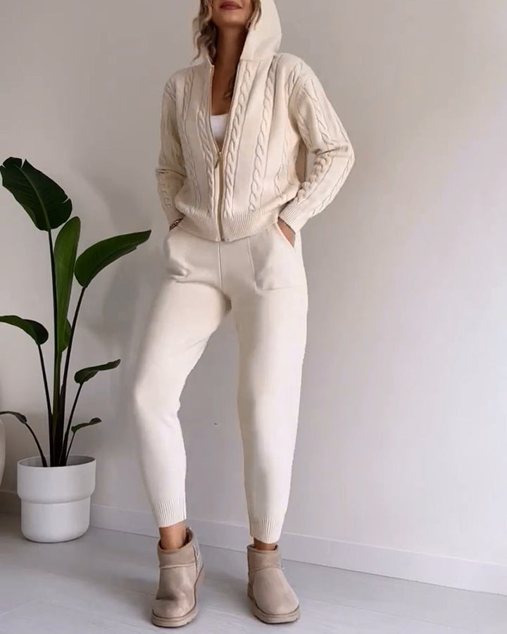 Stilla | Casual Jacquard Cardigan Sæt med Twist Design