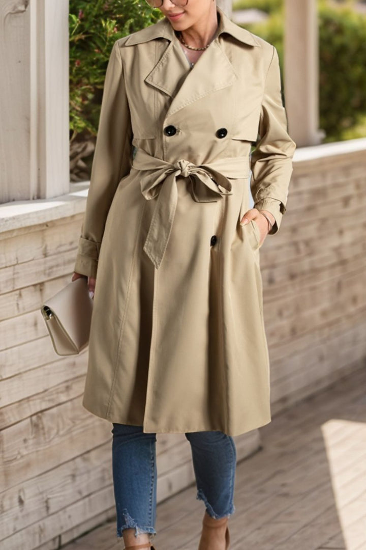 Stilla | Trenchcoat Med Lange Ærmer, Krave og Bindebelt Samt Knapper