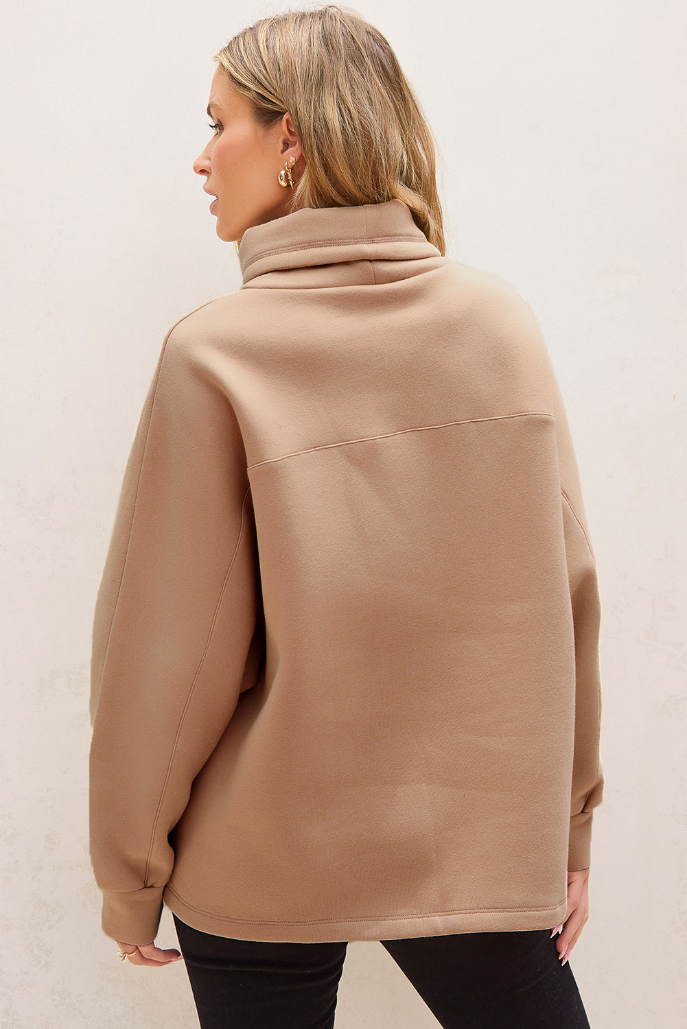 Stilla | Sweatshirt med høj krave, snøre og ærmer