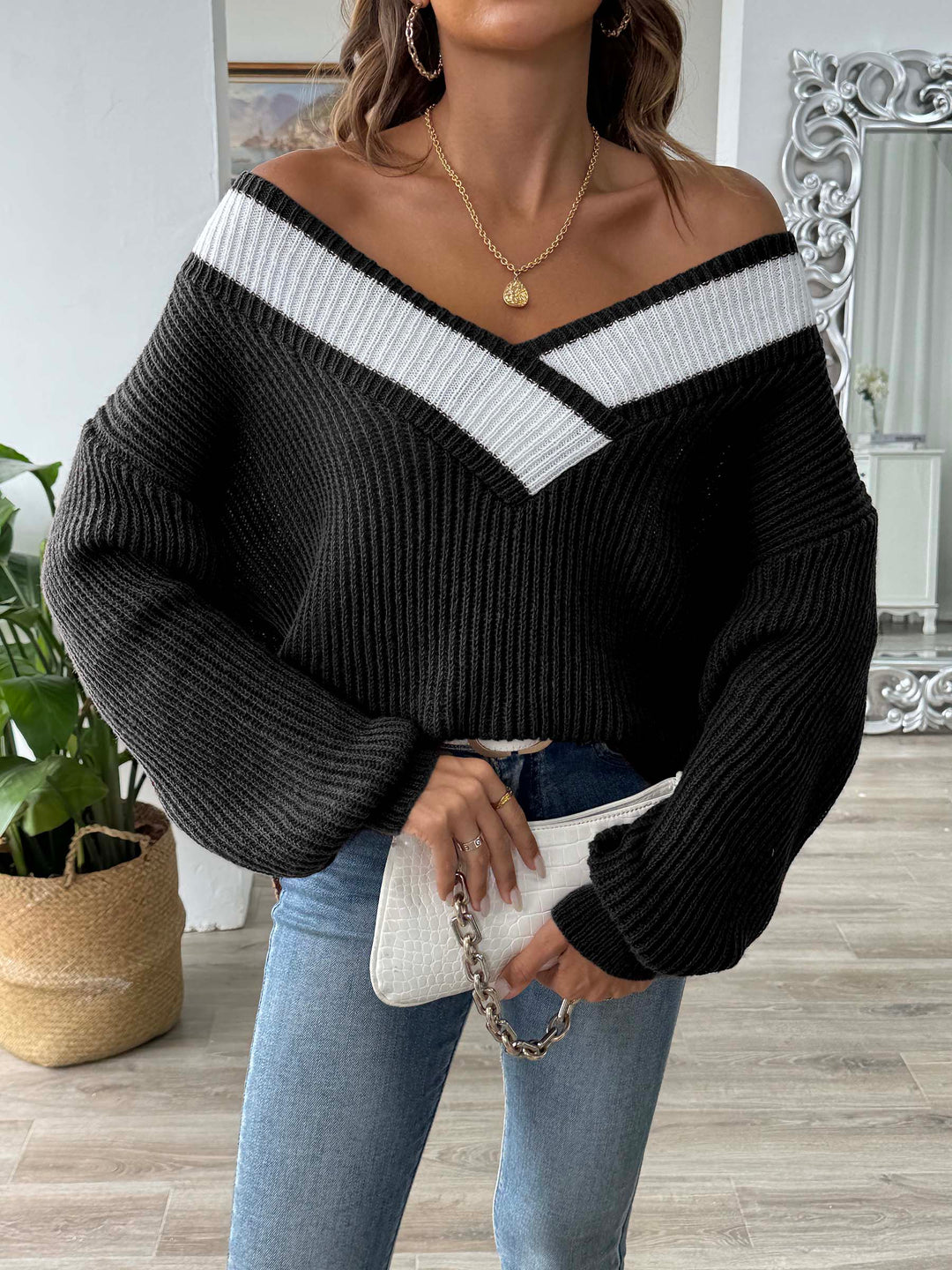 Stilla | Pullover med kontrasterende farver og afslappede skuldre