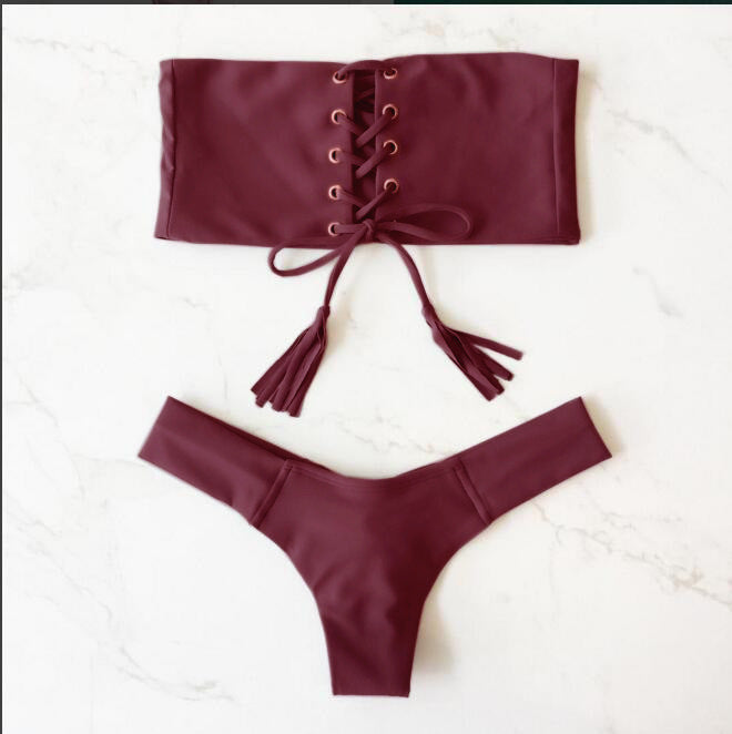 Dame Bandeau-Bikini med elegant snørredesign og stilige frynser Stilla