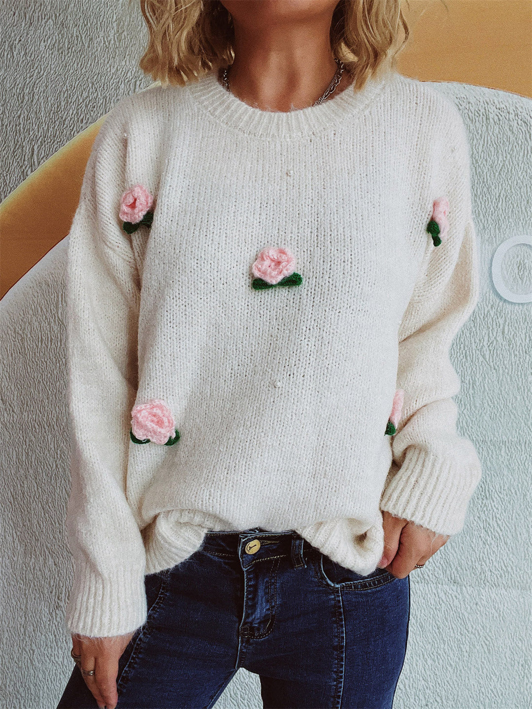 Stilla | Pullover med lange ærmer og rund blomsterudskæring
