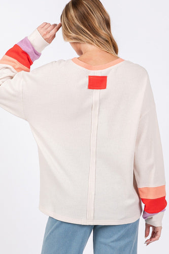 Stilla | T-shirt og struktureret netstof i blokfarver