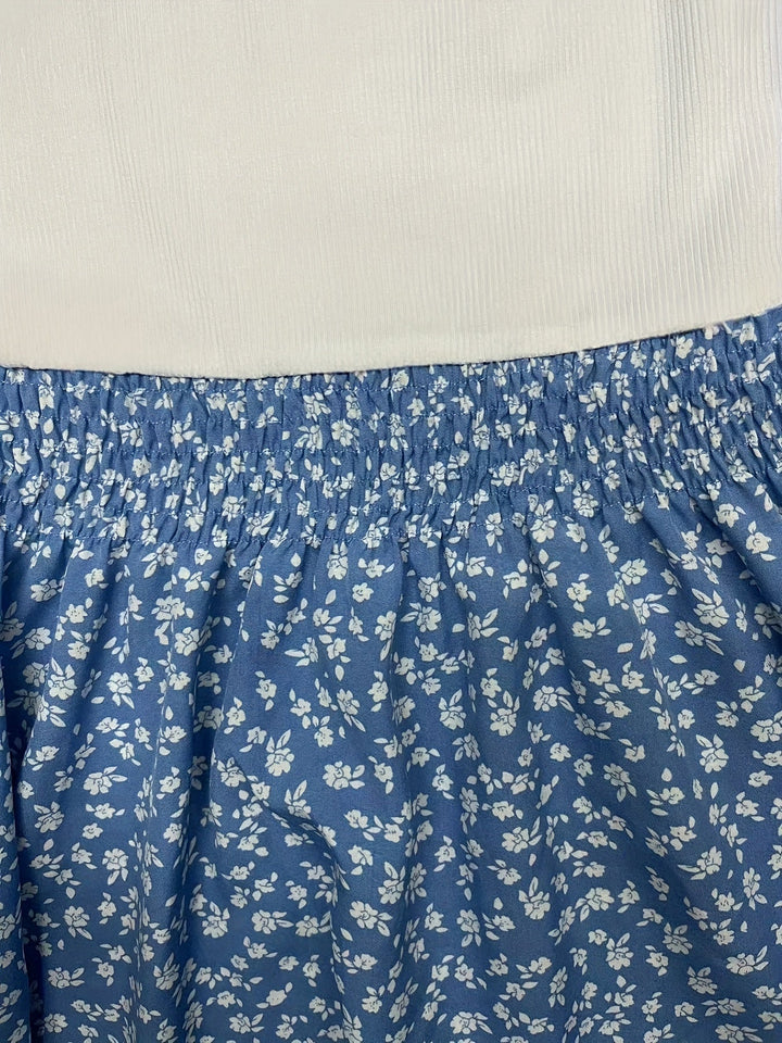 Stilla | Små Blomsterkjoler, Halsudskæring Stil, Lette Og Elegante Til Forår Og Sommer