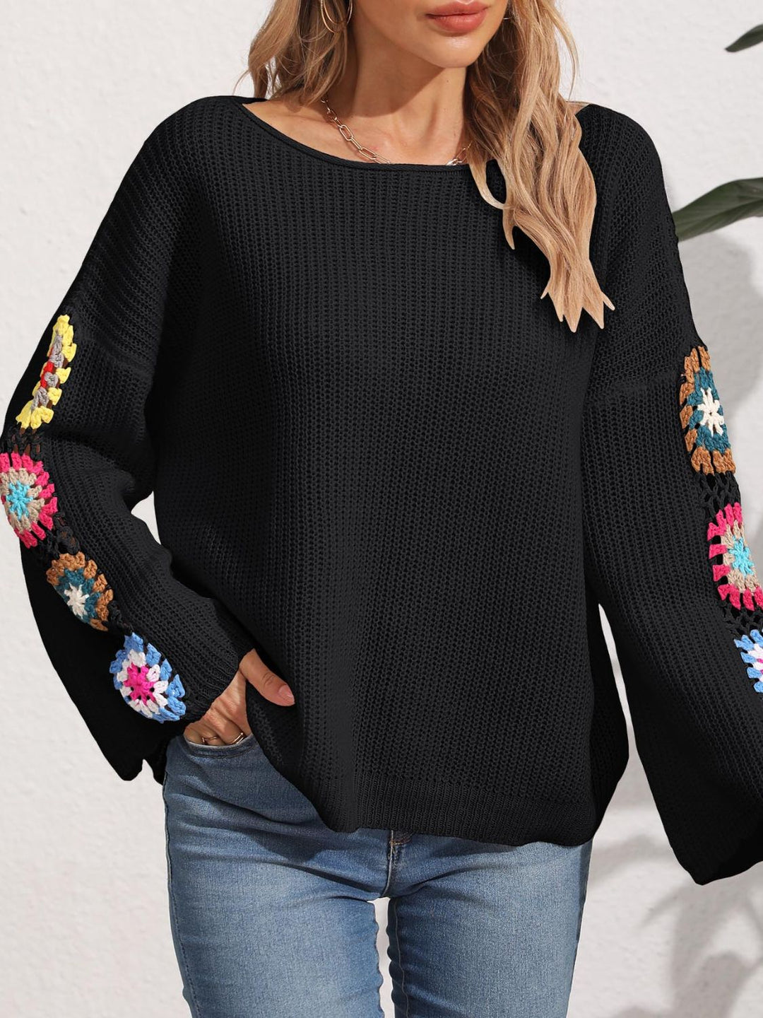 Stilla | Pullover med lange ærmer med hæklet blomster mønster