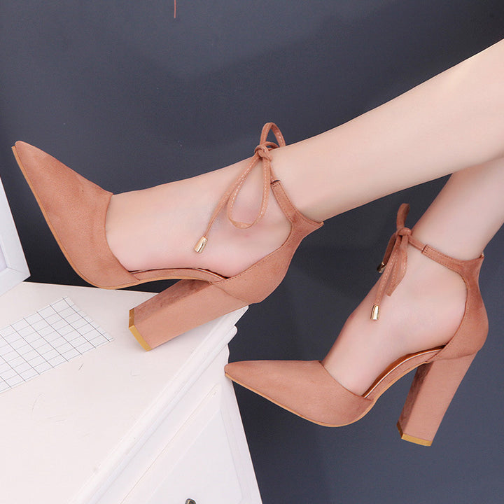 Dame Elegante Slingback-Hæle med flettet remdesign og gyldne accenter Stilla
