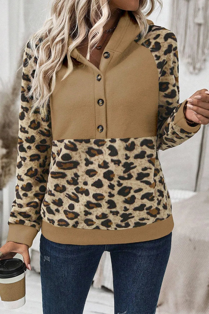 Stilla | Svedtrøje med lange ærmer og halv knap i leopardmønster