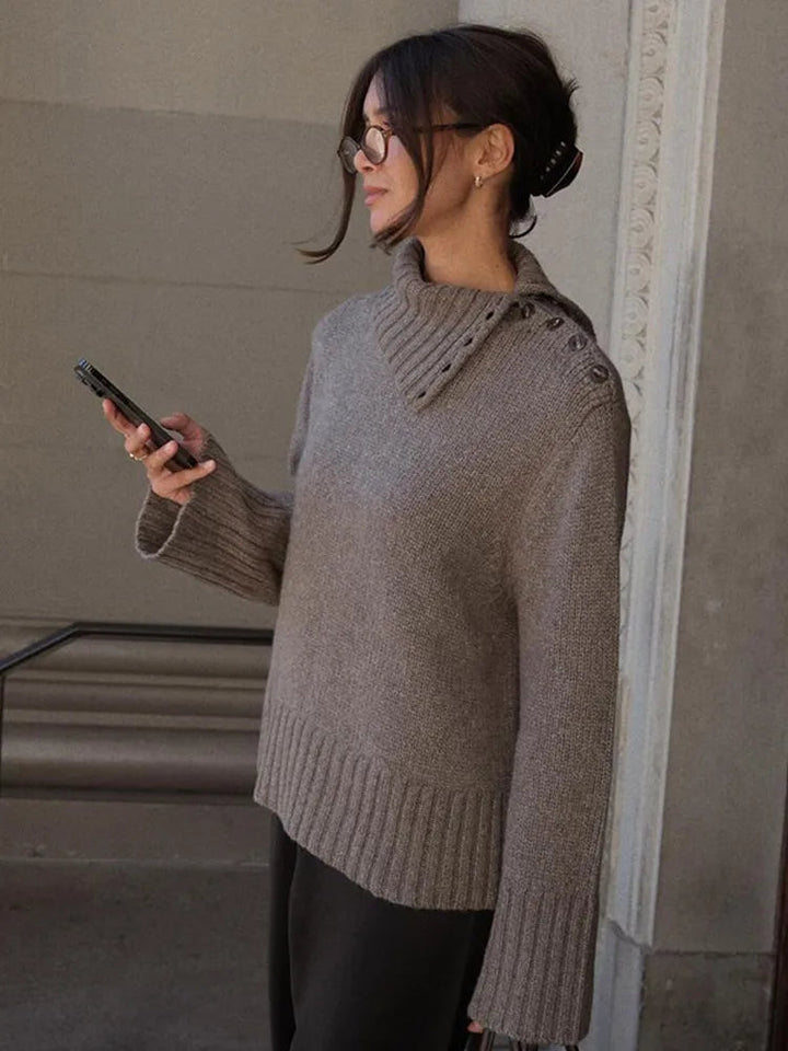 Stilla | Cozy Sweater med Knappet Ståkrave og Afslappet Pasform