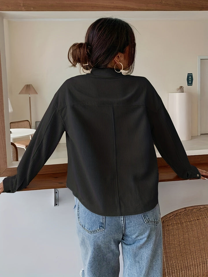 Stilla | Ensfarvet Blazer Til Damer Med Lange Ærmer Og Frontknaplukning