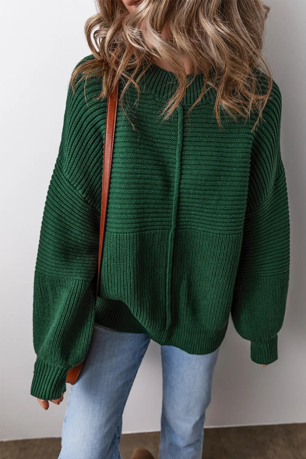 Stilla | Rundhalset Sweater med Dybte Skuldre