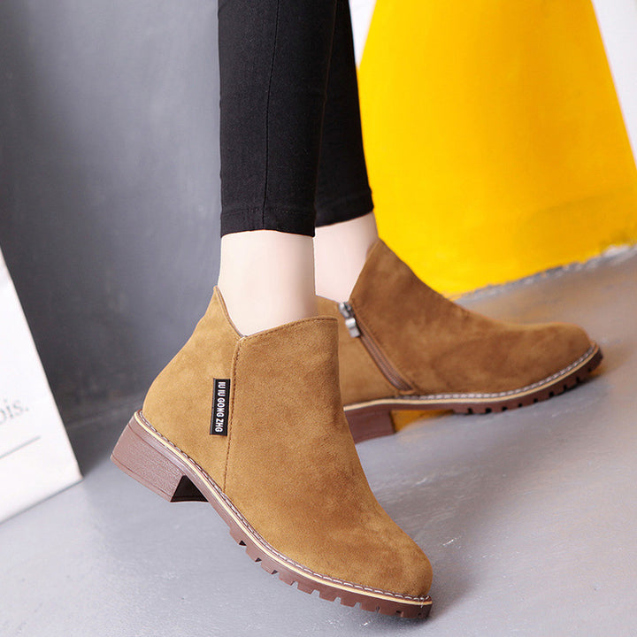Dame elegante Ankle Boots med moderigtigt velourleder og robust profil Stilla