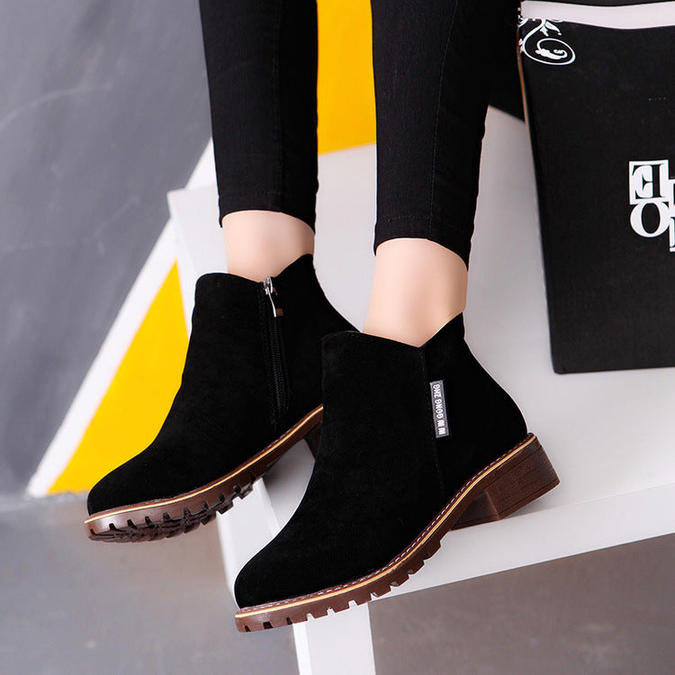Dame elegante Ankle Boots med moderigtigt velourleder og robust profil Stilla