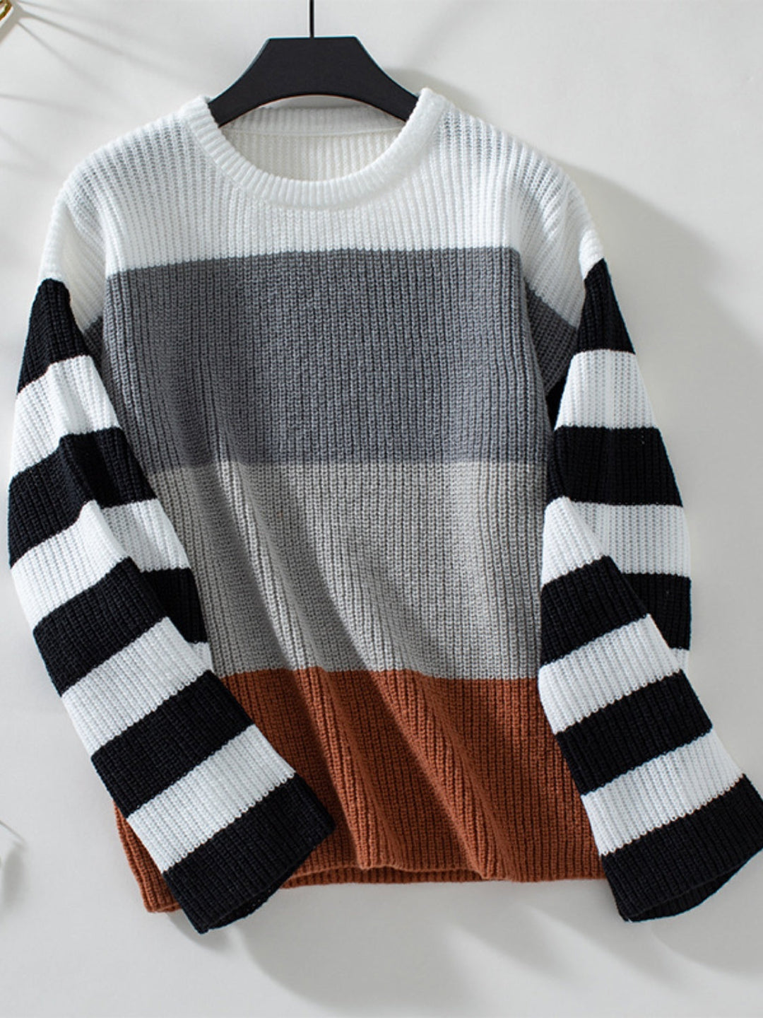 Stilla | Farveblokkede sweater med rund halsudskæring og lange ærmer