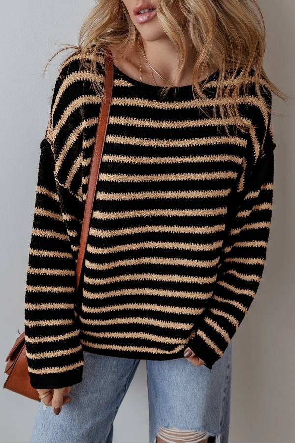 Stilla | Casual Sort Stribet Sweater Med Faldende Skuldre Og Rund Udsnit
