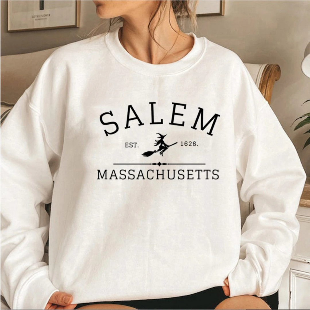 Stilla | Lækkert Sweatshirt Med Et Design Fra Salem Massachusetts
