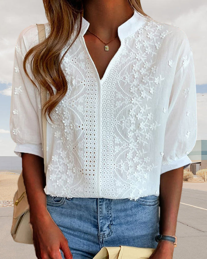 Stilla | Broderet V-hals Bluse