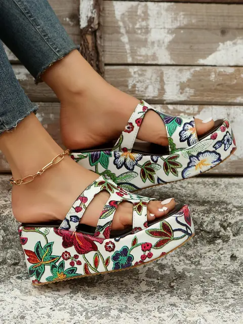Stilla | Sommer Sko Floral Kilehælsandaler