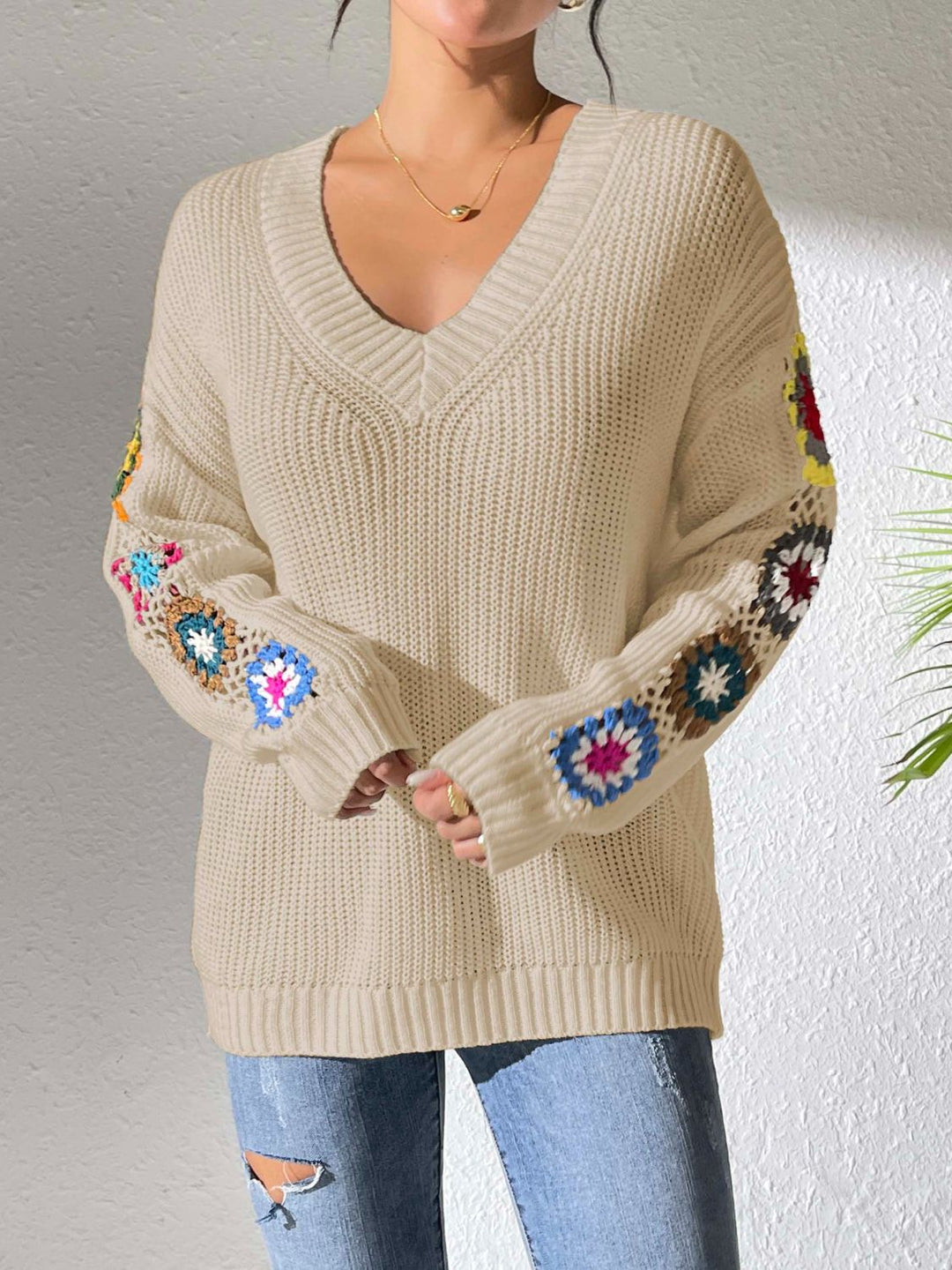 Stilla | Sweater V-udskæring med Hæklede Blomster-Mønster