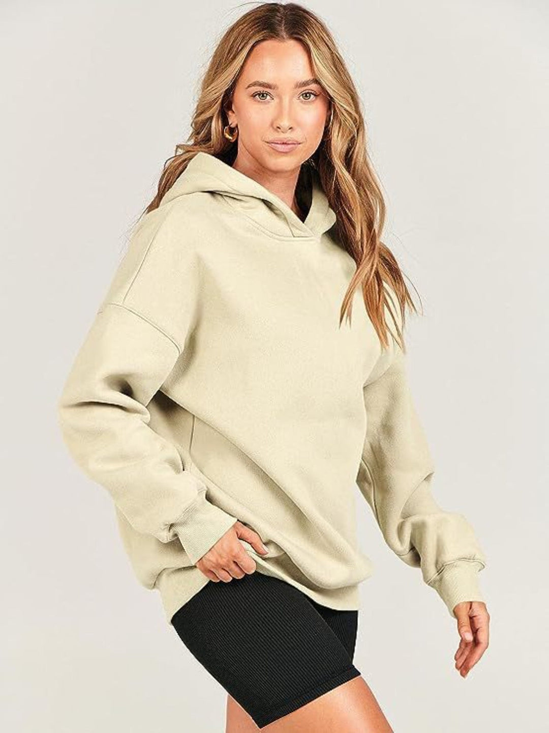 Stilla | Hoodie med lange ærmer og faldende skuldre
