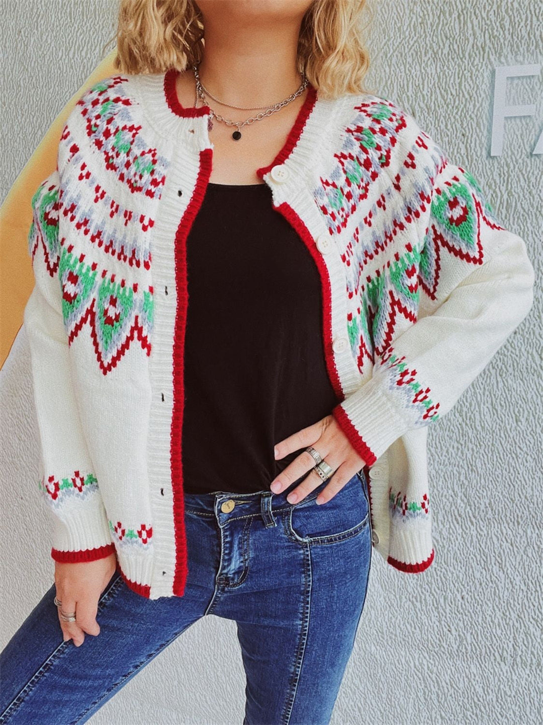 Stilla | Langærmet Strikjakke Med Kontrastfyldt Geometrisk Rundhal