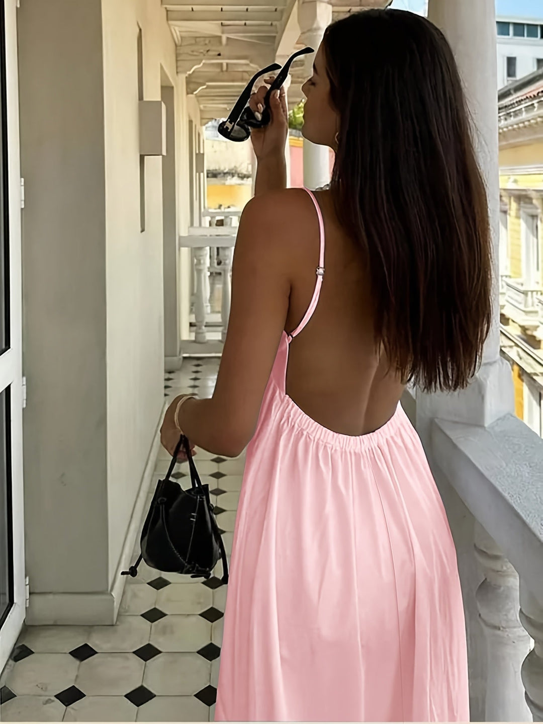 Stilla | Maxi Kjole Uden Ryg Elegant Sommerkjole Med V-Hals, Spaghetti Stropper, Let Polyester