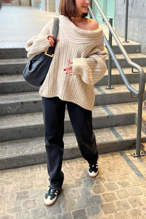 Stilla | Modetrend, Løs Strikpullover Med Uregelmæssig Krave