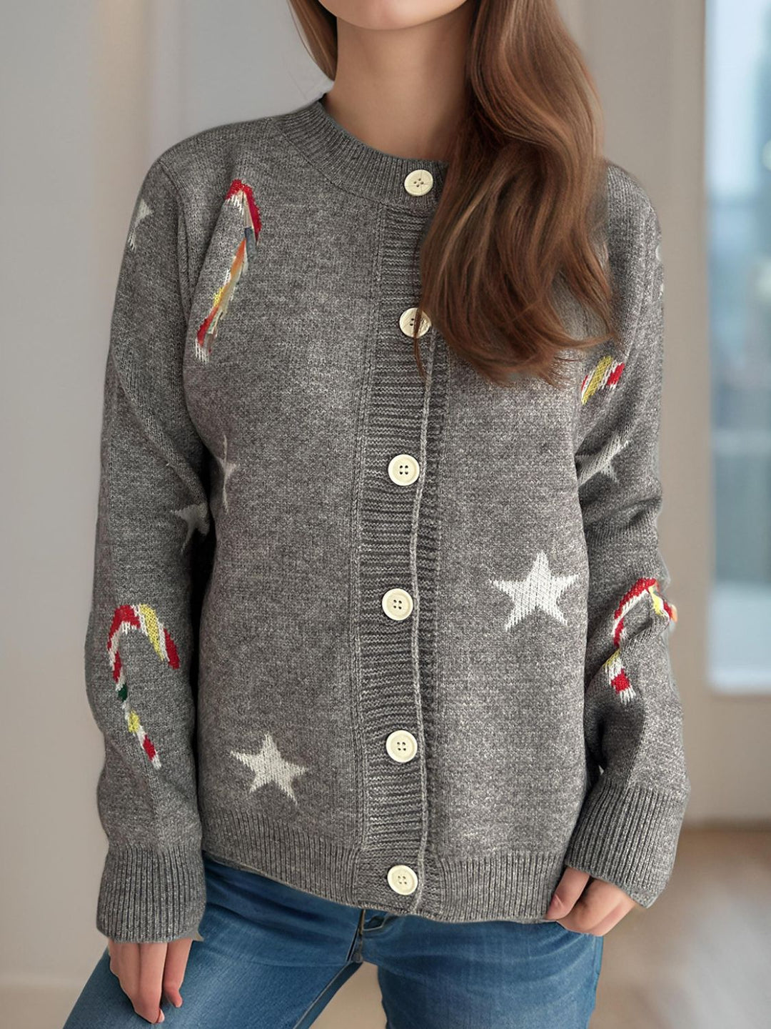 Stilla | Langærmet Strikjakke Med Knapper Foran Candy Cane & Star.