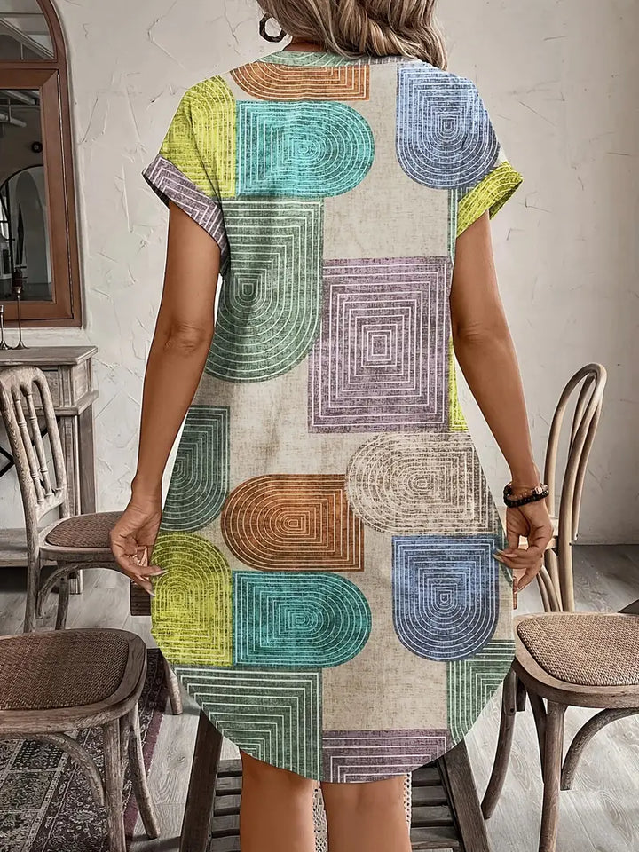 Stilla | Sommerskjorte Med Geometrisk Print V-Hals Og Knaplukning Elegant Midikjole