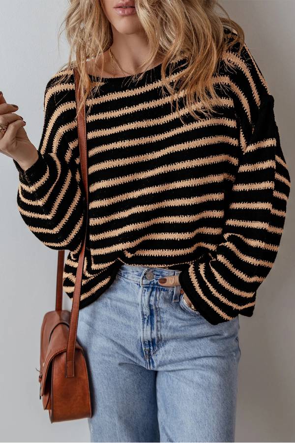 Stilla | Casual Sort Stribet Sweater Med Faldende Skuldre Og Rund Udsnit