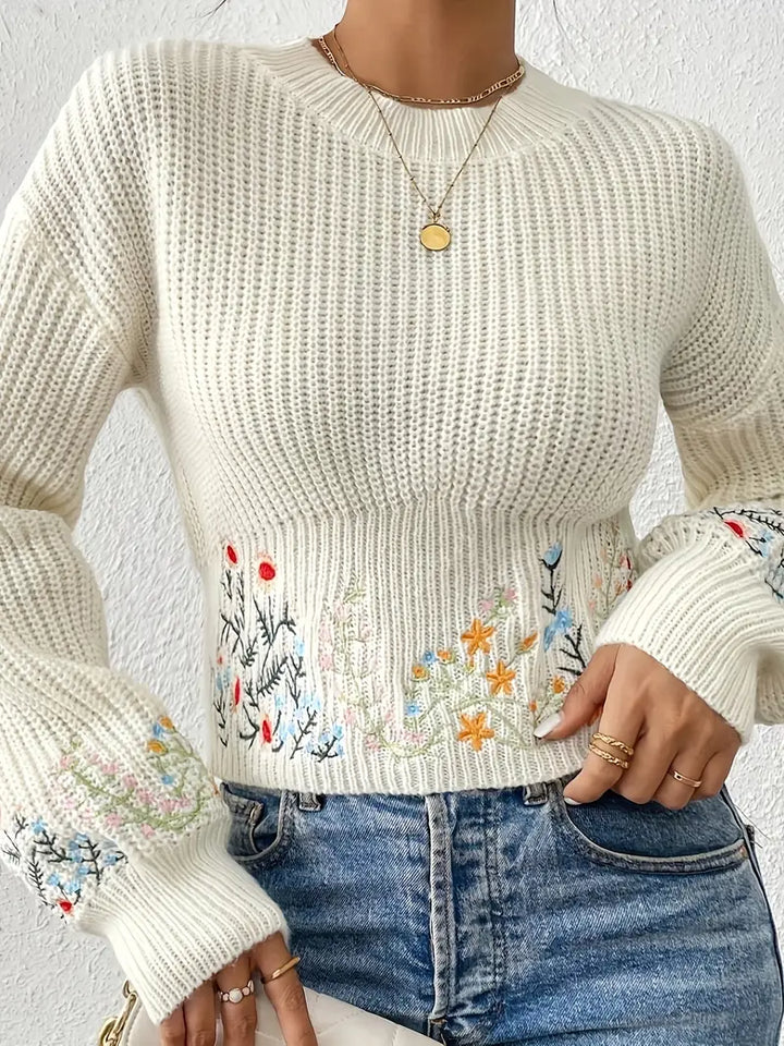 Stilla | Strikpullover med floral broderi