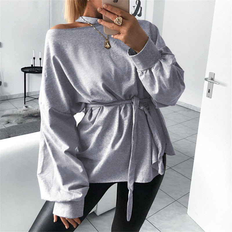 Stilla | Moderne Bluse Med Lange Ærmer og Skæve Skuldre