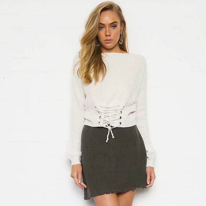 Kvindes fashionable strikbluse med sofistikeret snøre design Stilla