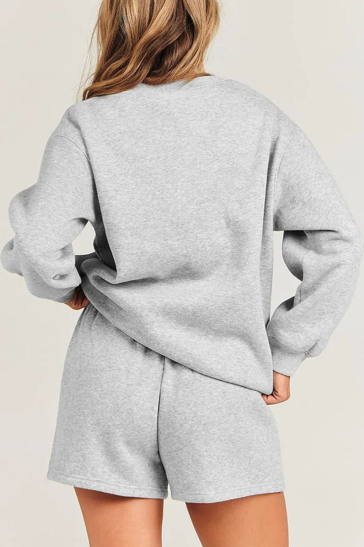 Stilla | Sæt Sweatshirt og Shorts Med Rund Halsudskæring og Faldende Skuldre