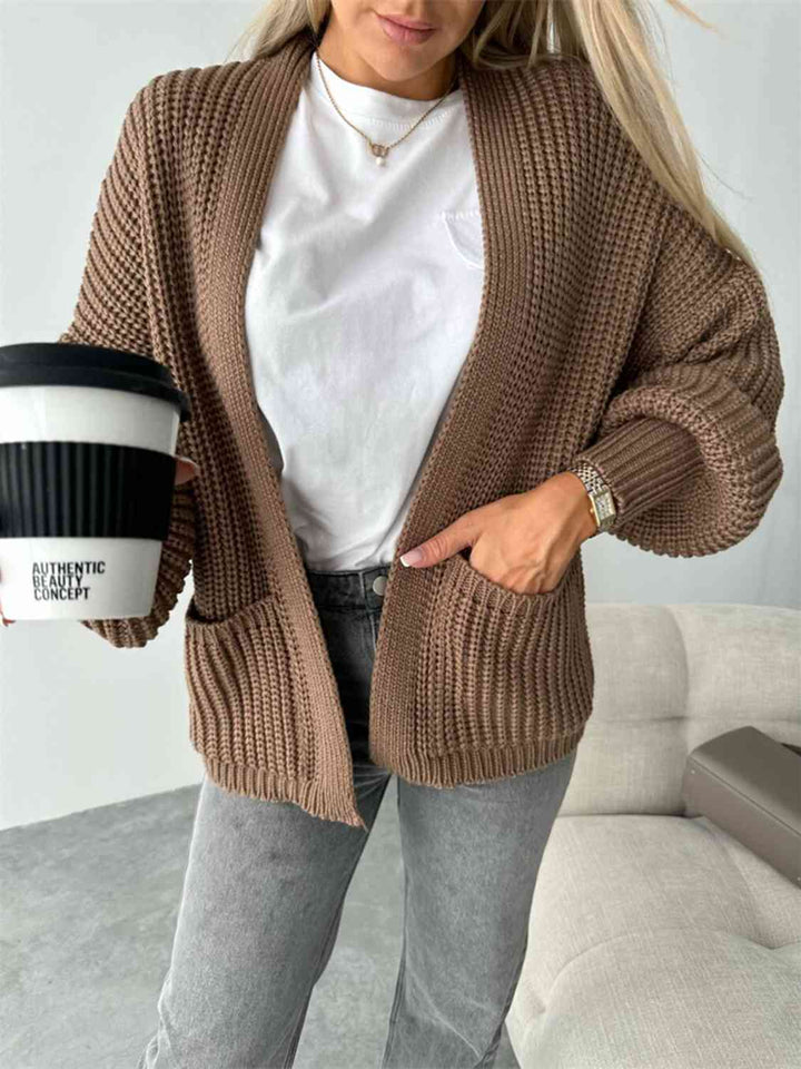 Stilla | Afslappet, Langærmet Strikcardigan Med V-hals i Enfarvet Design
