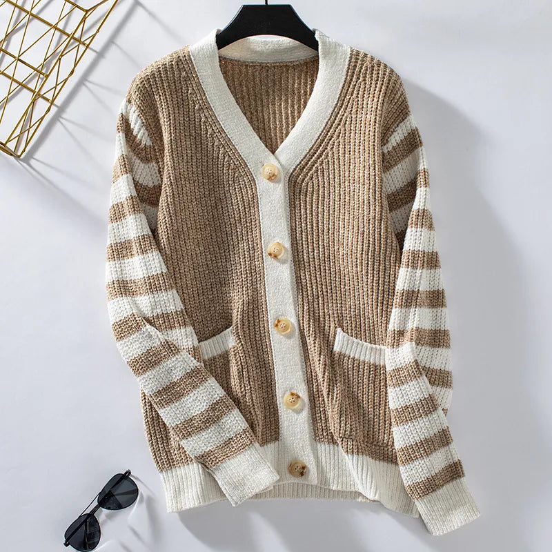 Stilla | Dame sweater Oversize Stribet Med Knapdetaljer